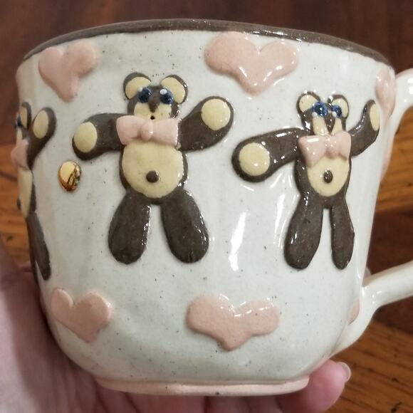 Signed coffee mug pottery/clay teddy bears and hearts Signed - Picture 10 of 16